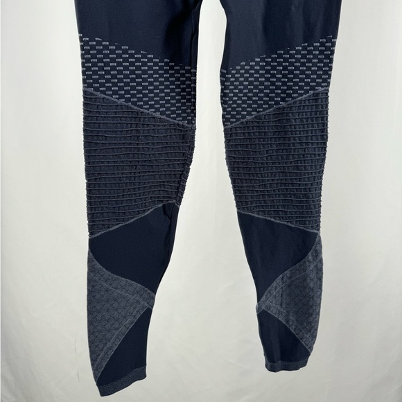 Spanx Look at Me Now Seamless Leggings in Blue Size Large - Picture 6 of 11